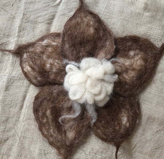 Felt Flower Pin - Chocolate Cream